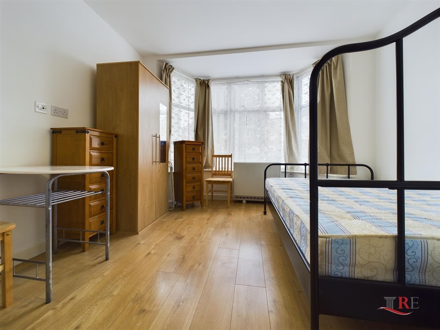 Cotswold Gardens, London, London, NW2 1PE