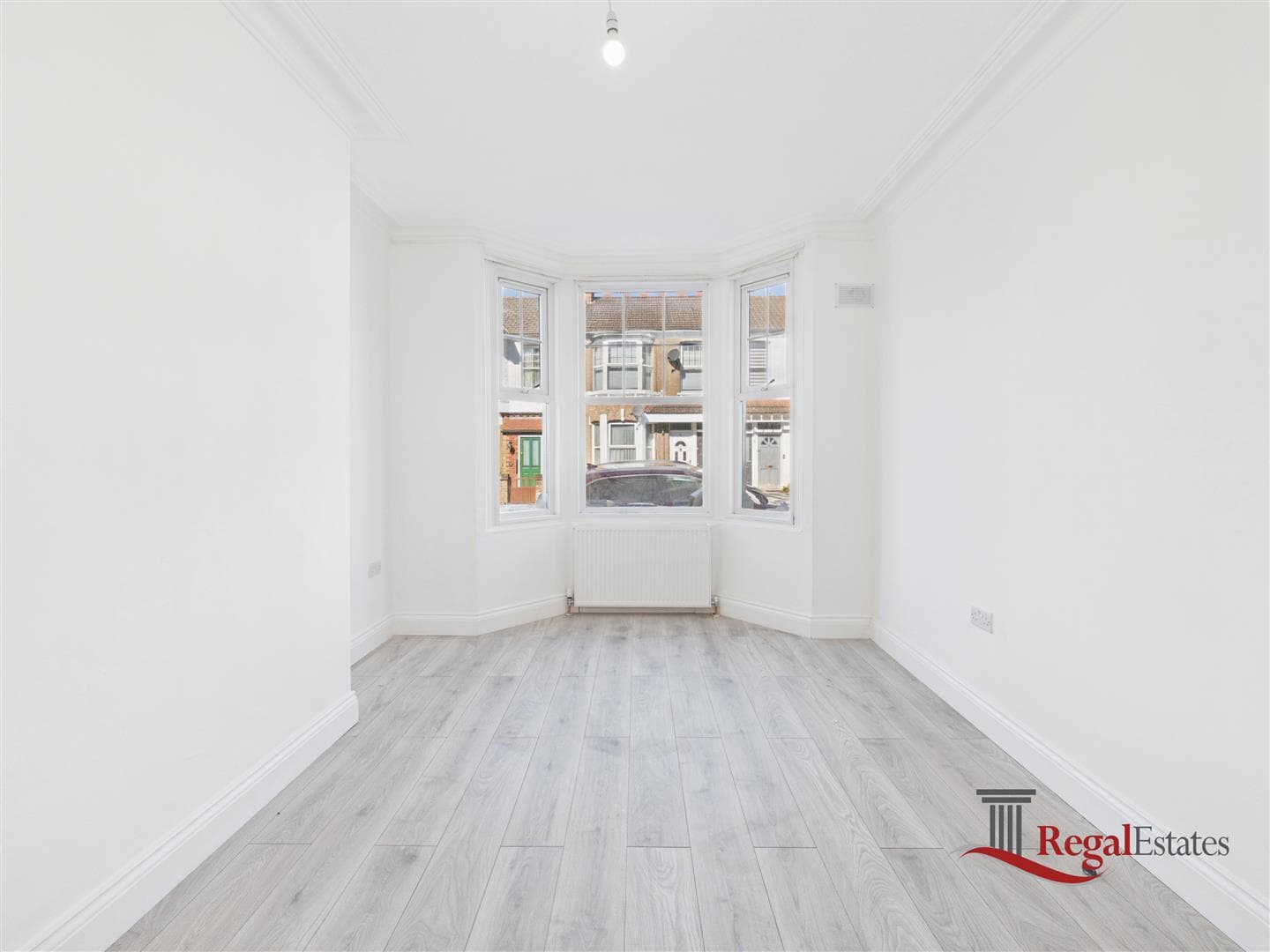 Grange Avenue, London, Greater London, N12 8DN
